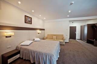 Отель Hotel Evergreen Амара Улучшенный двухместный номер с 1 кроватью-1