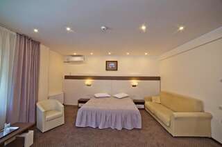 Отель Hotel Evergreen Амара Улучшенный двухместный номер с 1 кроватью-2
