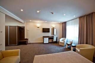 Отель Hotel Evergreen Амара Улучшенный двухместный номер с 1 кроватью-5