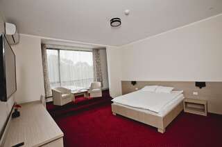 Отель Hotel Evergreen Амара Улучшенный номер с кроватью размера «king-size»-5